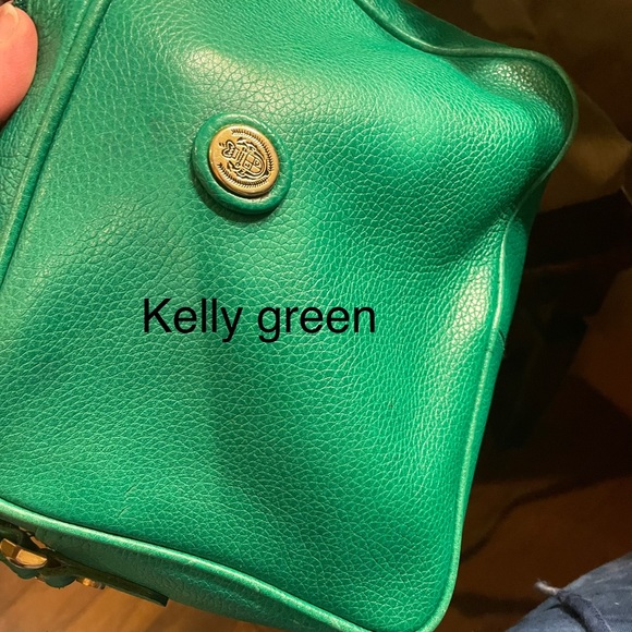 Liz Claiborne Crossbody or shoulder purse Adds a Great pop of green. Gold metal. - Picture 12 of 17